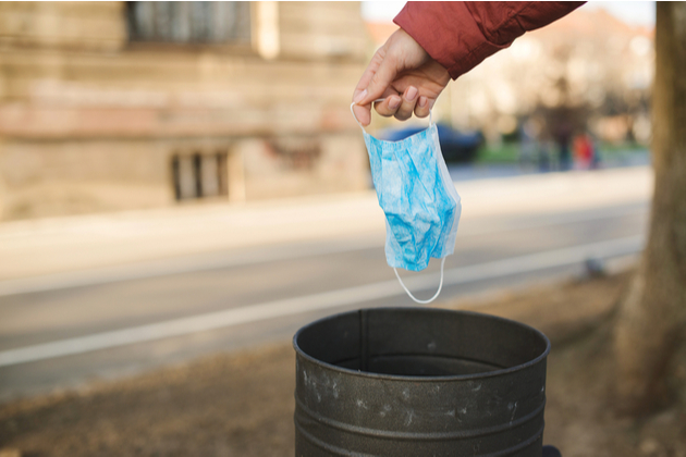 新出現(xiàn)的“日用垃圾”問題亂扔口罩，流入大海